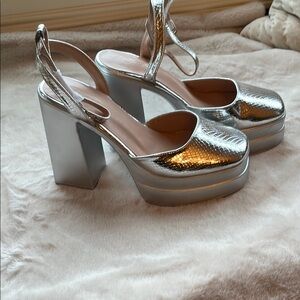 NWOT Glamorous Silver Platform Mary Jane Shoes W/Black Heels